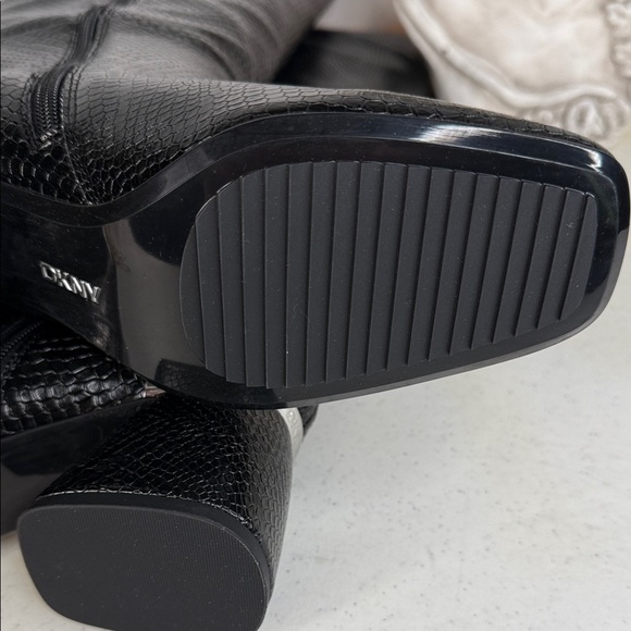 DKNY Women's Cana Block Heel Knee-High Boots Wide Calf Sz 8 - Picture 8 of 12